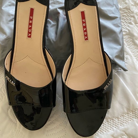Prada patent leather sandals - Picture 2 of 7